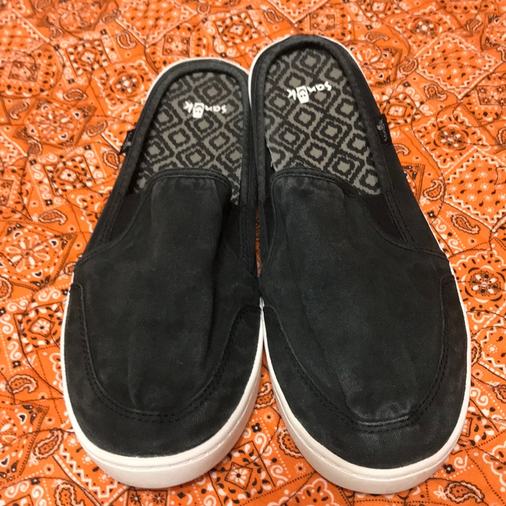 Sanuk slipons ladies size 7